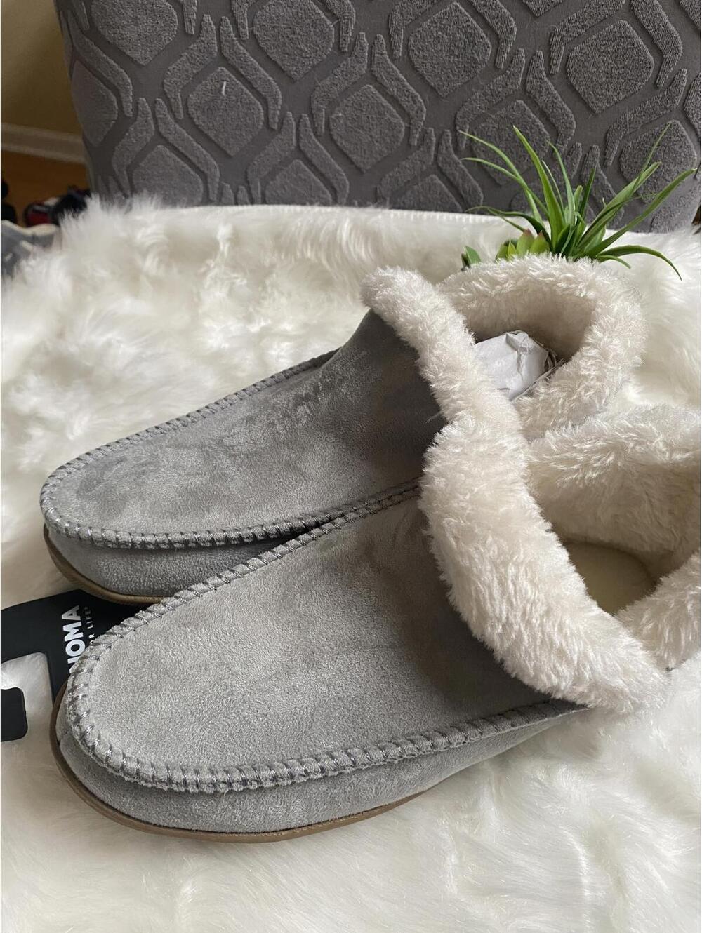 Sonoma Woman’s Grey Faux Suede Fleece-Lined Light Gray Slippers Size 7